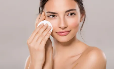 Có nên sử dụng nước tẩy trang có cồn?